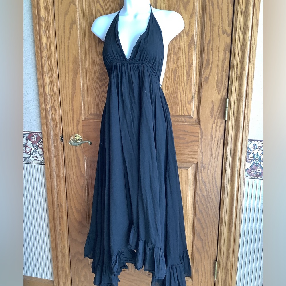 100% organic cotton lined, halter dress.  S? No brand or size tag  Black